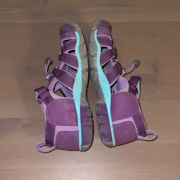 Keen Purple and Grey Ergonomic Hiking Sandals - Girl’s Size 3 - Picture 7 of 10